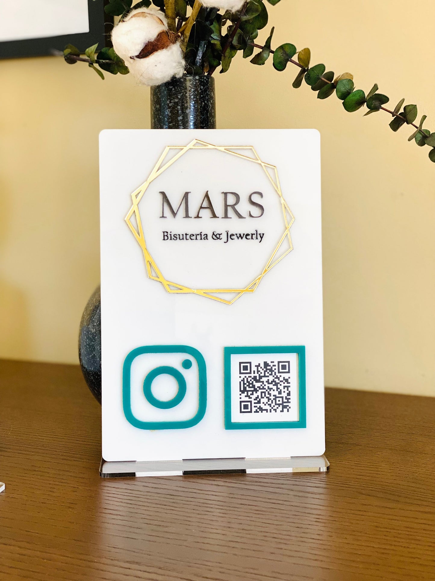 QR 1 Social Media Sign