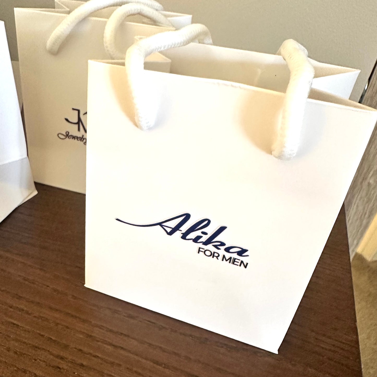 50/100/150 Mini Bolsas de Papel para Regalo con Asas y Etiquetas – Blancas