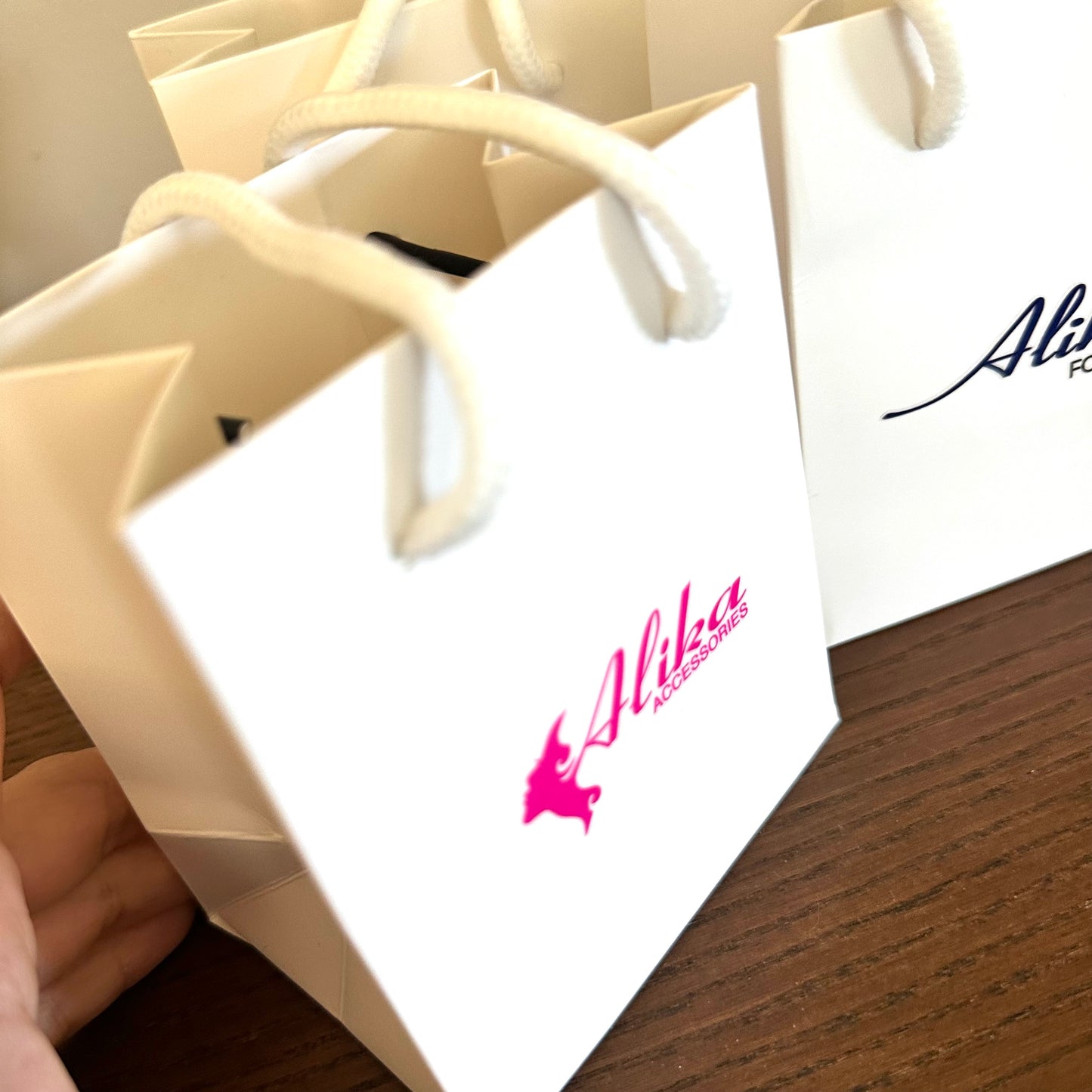 50/100/150 Mini Bolsas de Papel para Regalo con Asas y Etiquetas – Blancas
